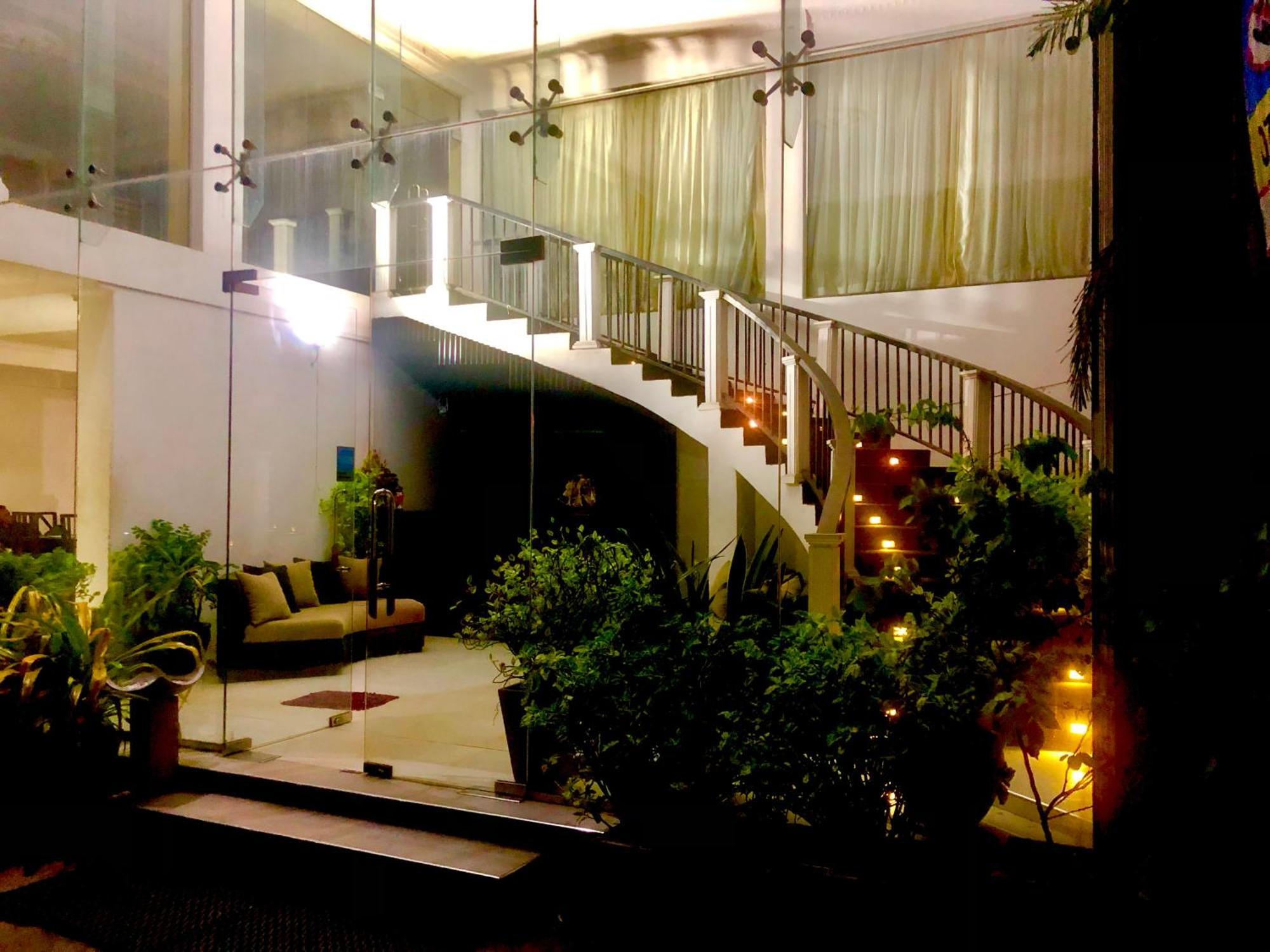 Hotel Nathaliya カトゥナカヤ エクステリア 写真