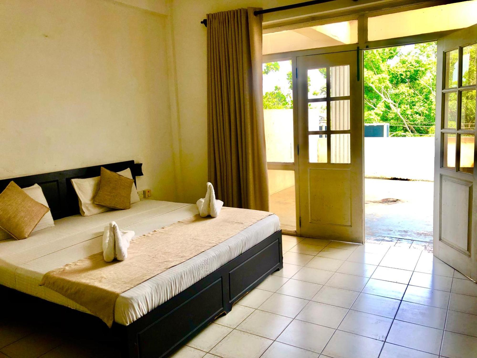 Hotel Nathaliya カトゥナカヤ エクステリア 写真